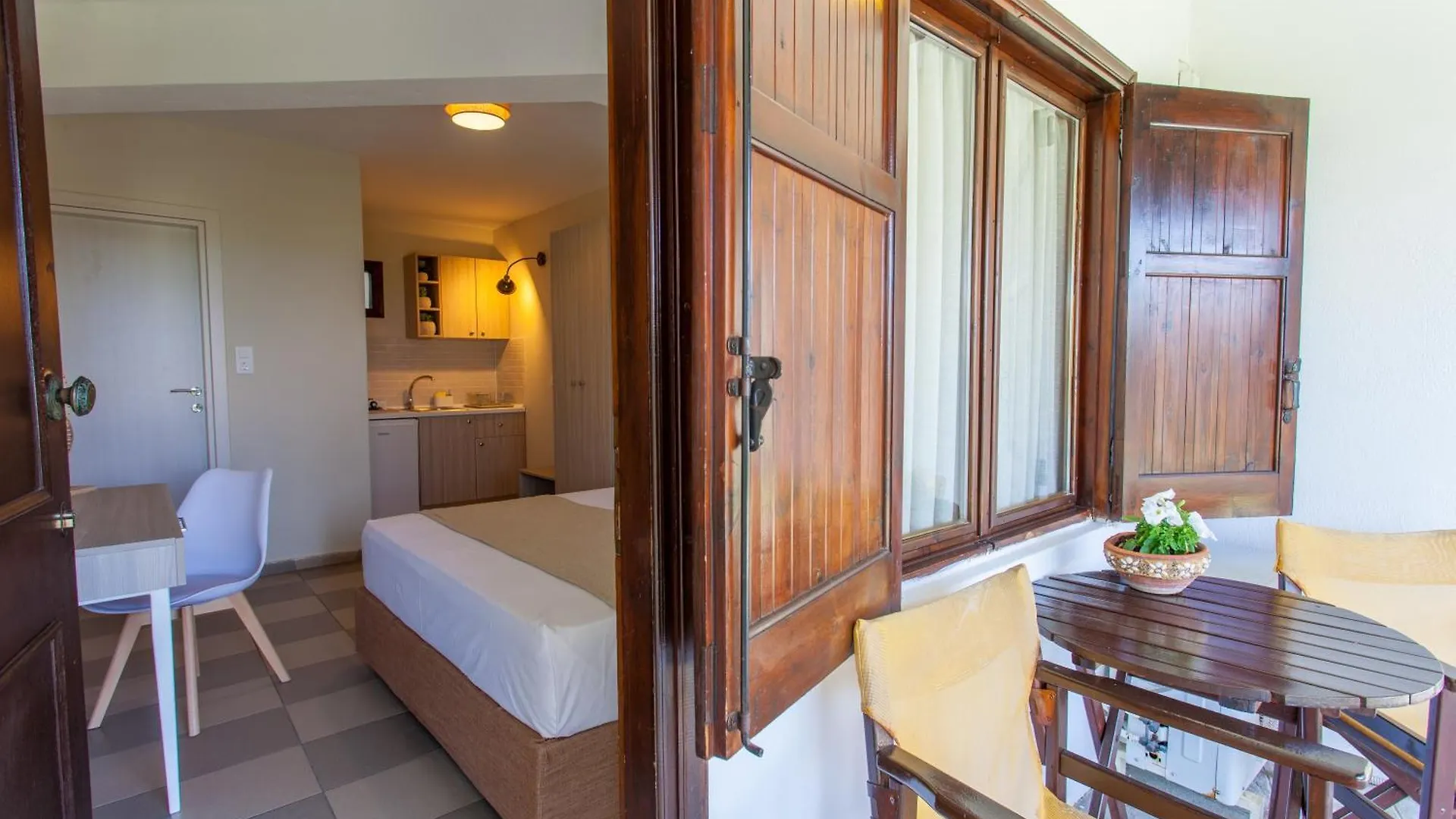 Maistrali Beach Studios Gerakini Aparthotel