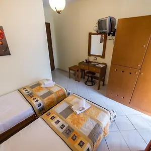 https://athina.hotels-of-thessaloniki.com